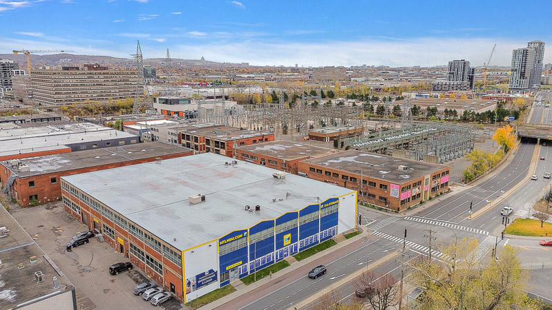 drone view for Ahuntsic Cartierville Self-storage facility of Montreal Mini-Storage